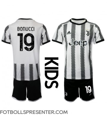 Juventus Leonardo Bonucci #19 Hemmatröja Barn 2022-23 Kortärmad (+ korta byxor)